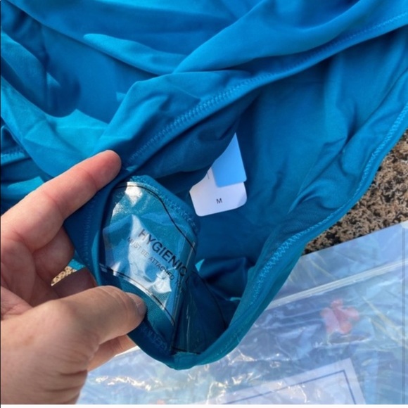 Cupshe Halter Lace-up Back One Piece NWT M - Picture 5 of 6